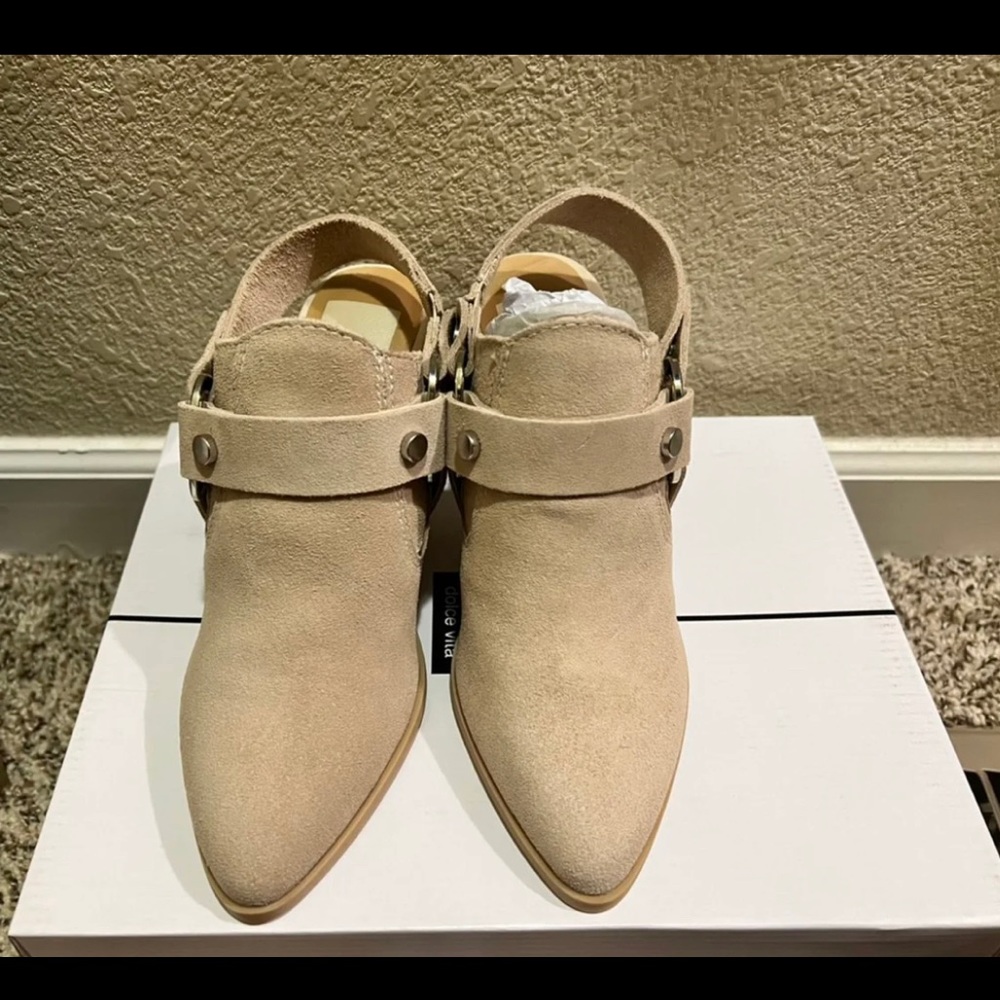 Women size 7 shoes/block heel